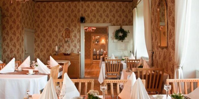 Rissne Gård är en historisk villa i Sundbyberg, perfekt för fester och evenemang.