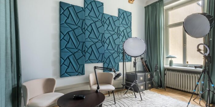 Snacka Snyggt Studio i Stockholm har avancerad utrustning och ljudisolerade väggar för poddinspelningar.
