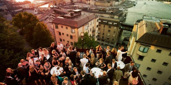 Södra Teatern – Champagnebaren – En stilfull eventlokal på Mosebacke med panoramautsikt över Stockholms stadssilhuett.